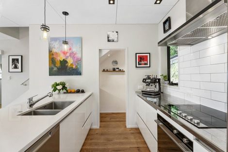 Photo of property in 64 Otitori Bay Road, Titirangi, Auckland, 0604