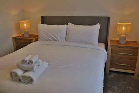 Photo of property in 2/23 Awaroa Road, Sunnyvale, Auckland, 0612