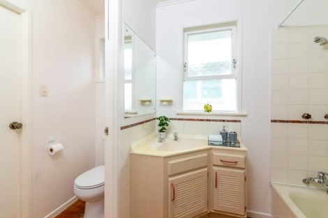 Photo of property in 27 Compton Street, Hillcrest, Auckland, 0627