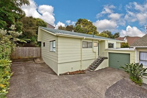 Photo of property in 2/25 Woodlands Crescent, Browns Bay, Auckland, 0630