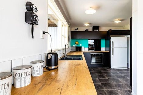 Photo of property in 15 Timaru Road, Waimate, 7924