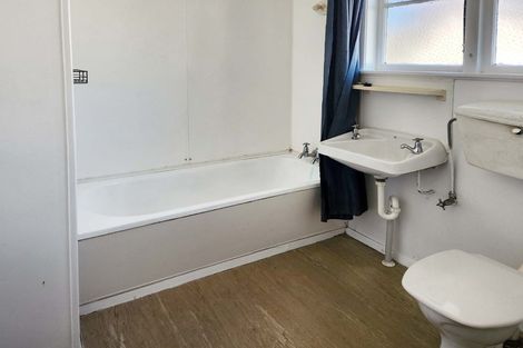 Photo of property in 32 Bird Grove, Stokes Valley, Lower Hutt, 5019