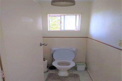 Photo of property in 1 Ravenwood Drive, Forrest Hill, Auckland, 0620