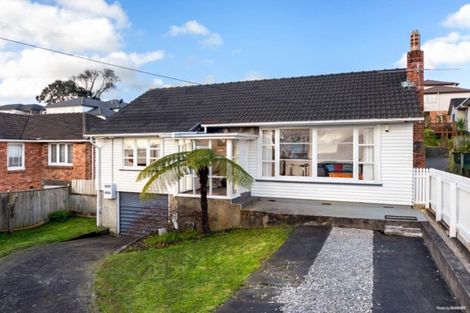 Photo of property in 68 Staveley Avenue, Mount Roskill, Auckland, 1041