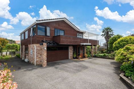 Photo of property in 2/5 Perendale Close, Somerville, Auckland, 2014