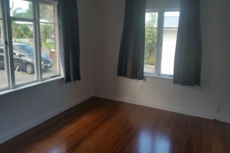 Photo of property in 176 Beach Haven Road, Beach Haven, Auckland, 0626