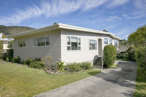 Photo of property in 26 Holland Street, Wainuiomata, Lower Hutt, 5014