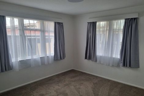 Photo of property in 3 Waters Place, New Lynn, Auckland, 0600