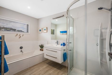 Photo of property in 52 Resolution Drive, Whitby, Porirua, 5024