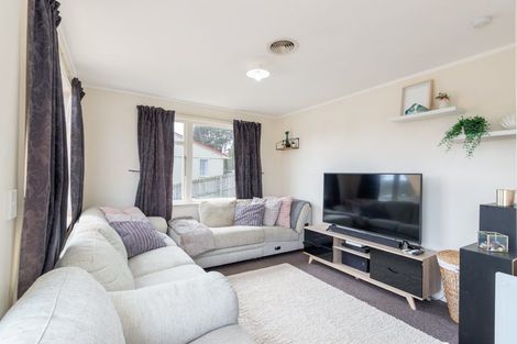 Photo of property in 11 Dorset Grove, Cannons Creek, Porirua, 5024