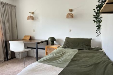 Photo of property in 2 Ravenwood Drive, Forrest Hill, Auckland, 0620