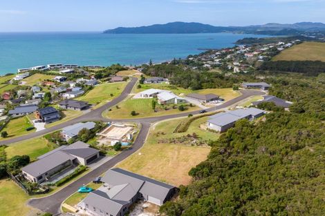 Photo of property in 14 Sunrise Place, Cable Bay, 0420