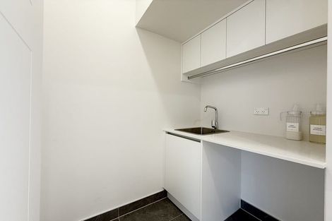 Photo of property in 52a Crestview Rise, Papakura, 2110