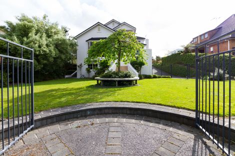 Photo of property in 11 The Oaks, Awapuni, Palmerston North, 4412