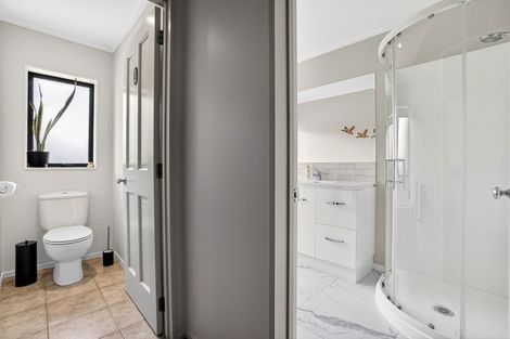 Photo of property in 23 Raabia Close, Parakai, 0830