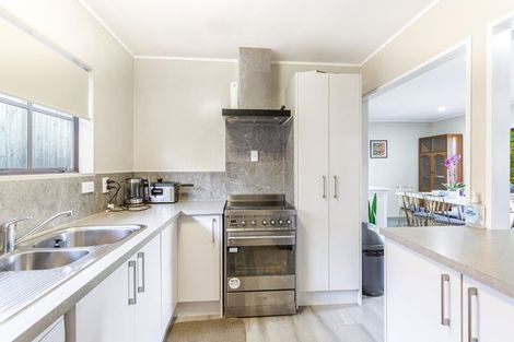 Photo of property in 2/124 Waimumu Road, Massey, Auckland, 0614