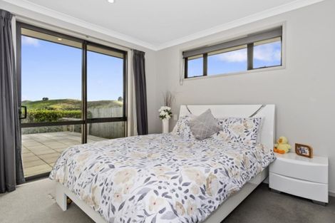 Photo of property in 8 Ballintoy Park Drive, Welcome Bay, Tauranga, 3175