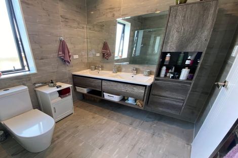 Photo of property in 14 Vinistra Road, Kumeu, 0810