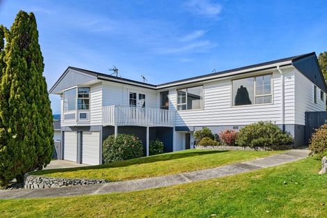 Photo of property in 8 Balliol Drive, Tawa, Wellington, 5028