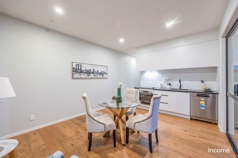Photo of property in 18 Madden Avenue, Kumeu, 0810