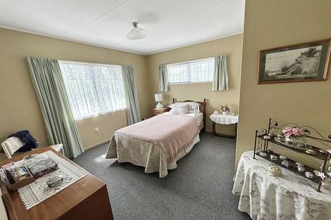 Photo of property in 18 Baillie Crescent, Carterton, 5713