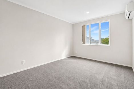 Photo of property in 19 Stitchbird Crescent, Papakura, 2110