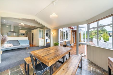 Photo of property in 6 Chatsworth Road, Silverstream, Upper Hutt, 5019