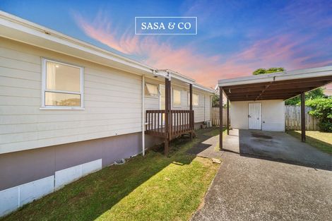 Photo of property in 2/6 Bundena Place, Clendon Park, Auckland, 2103