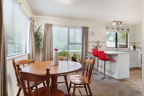 Photo of property in 2 Loasby Place, Greytown, 5712