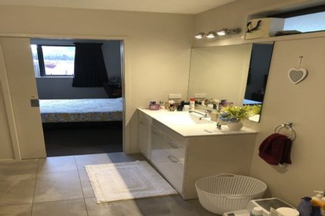 Photo of property in 100 Fulford Street, New Plymouth, 4310