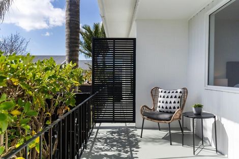 Photo of property in 2/15 Seaview Terrace, Mount Albert, Auckland, 1025