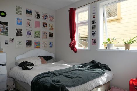 Photo of property in 70 Kelburn Parade, Kelburn, Wellington, 6012