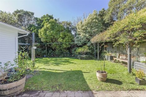 Photo of property in 6 Mayfair Place, Tawa, Wellington, 5028