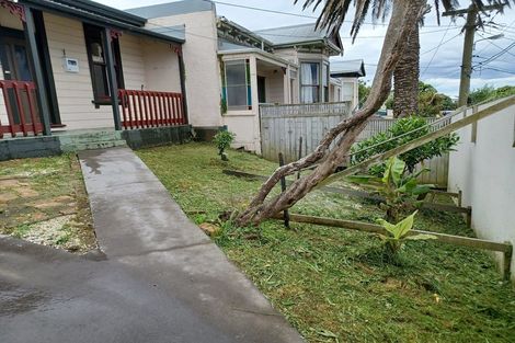 Photo of property in 6-10 Mudges Terrace, Newtown, Wellington, 6021