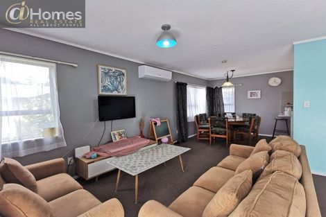 Photo of property in 4/92 Awaroa Road, Sunnyvale, Auckland, 0612