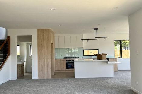 Photo of property in 2 Fiesta Drive, Half Moon Bay, Auckland, 2012