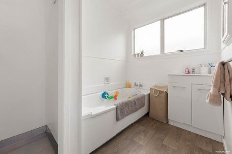Photo of property in 9 Gallony Avenue, Massey, Auckland, 0614