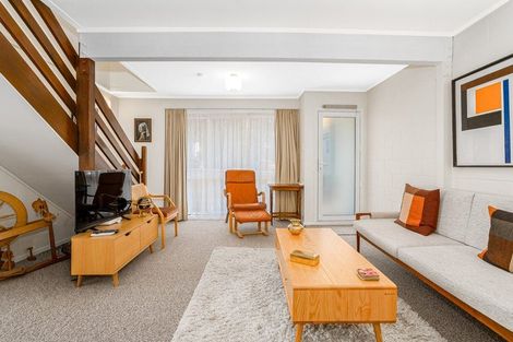 Photo of property in 3/133 Queens Drive, Lyall Bay, Wellington, 6022