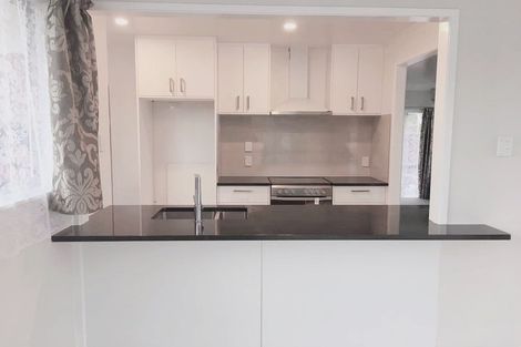 Photo of property in 24 Finlow Drive, Te Atatu South, Auckland, 0610