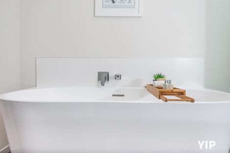 Photo of property in 3 Salmont Place, Kelburn, Wellington, 6012