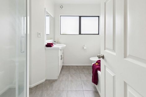 Photo of property in 13 Chastudon Place, Tawa, Wellington, 5028