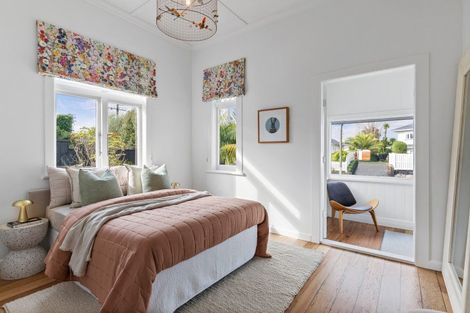 Photo of property in 202 Queen Street, Northcote Point, Auckland, 0627