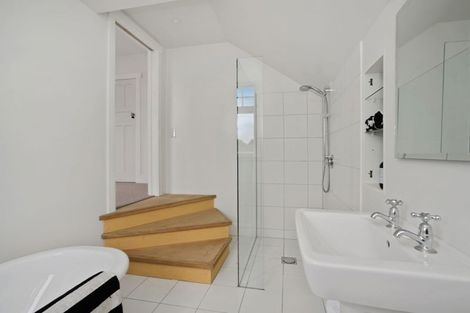 Photo of property in 33 Kotare Street, Fendalton, Christchurch, 8041