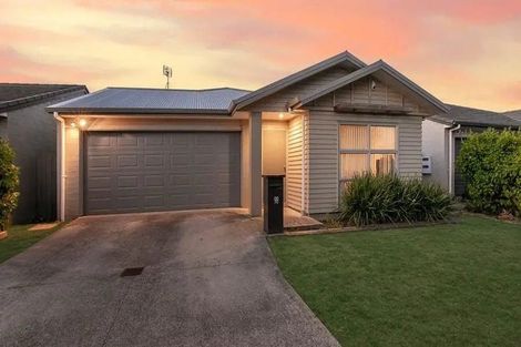 Photo of property in 98 Popokatea Drive, Takanini, 2112