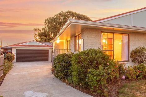 Photo of property in 11 Rolfe Place, Bishopdale, Christchurch, 8053