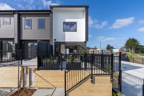 Photo of property in 4/4 Limestone Drive, Hobsonville, 0616