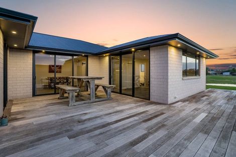 Photo of property in 24 Park Street, Winton, 9720