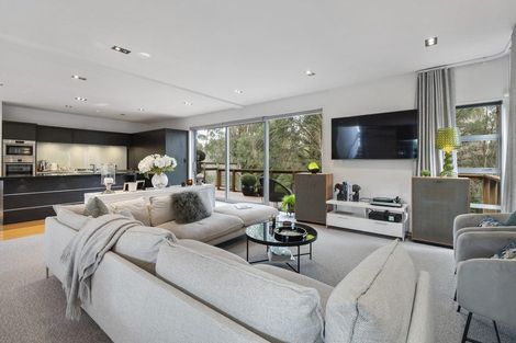 Photo of property in 42 Ruapehu Drive, Fitzherbert, Palmerston North, 4410