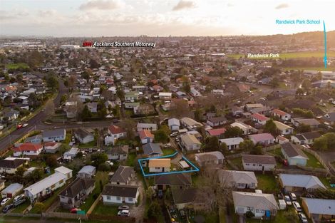 Photo of property in 2/11 Nearco Street, Randwick Park, Auckland, 2105