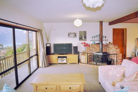 Photo of property in 12 Caples Place, Fernhill, Queenstown, 9300